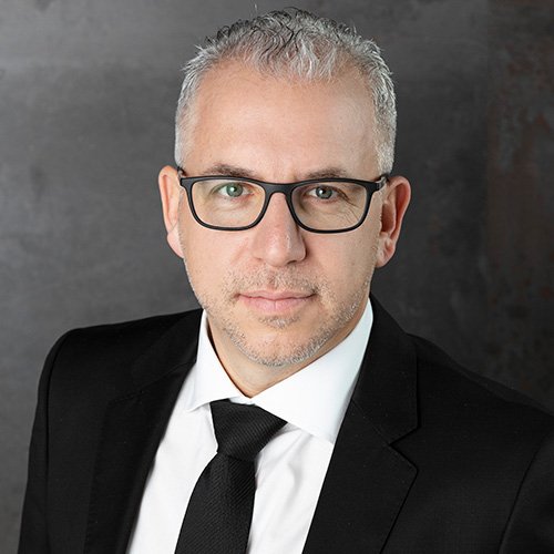 שירות ומילה של פלדה דיירת סרבנית בפרויקט תמ״א ברעננה תחויב לחתום על ההסכם – או שעורך הדין יחתום בשמה