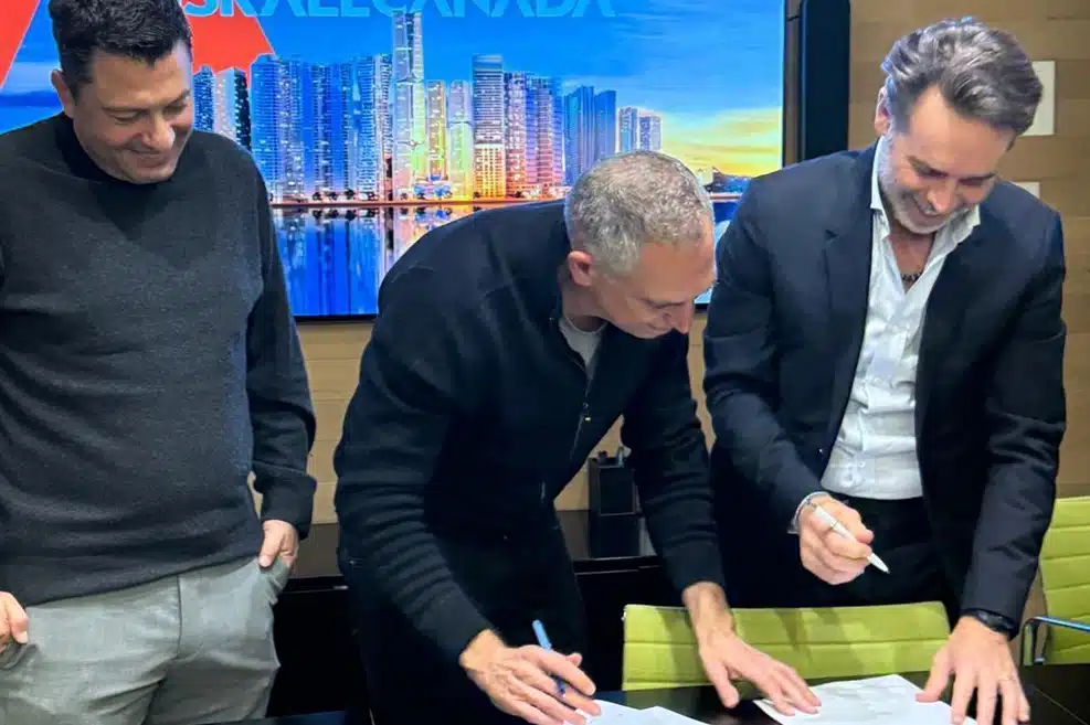 מהתיכון ברעננה ועד רכישת אקרו: טוכמאייר ורוזן מקנדה ישראל במהלך שמרחיב את אימפריית הנדל"ן